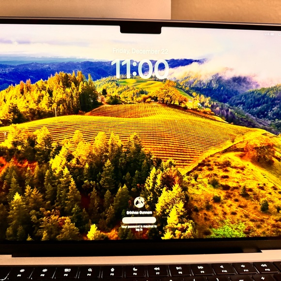 Like-New 2021 Apple MacBook Pro 14" - M1 Pro, 16GB, 512GB SSD - Silver - Picture 3 of 5